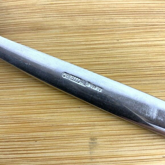 Oneida Leda 3 Oval Soup Spoons 18/10 Stainless Steel Replacement Flatware - Picture 4 of 6